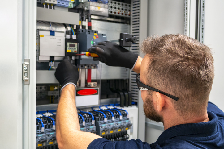 Emergency Circuit Breaker Repair: What to Do When Disaster Strikes